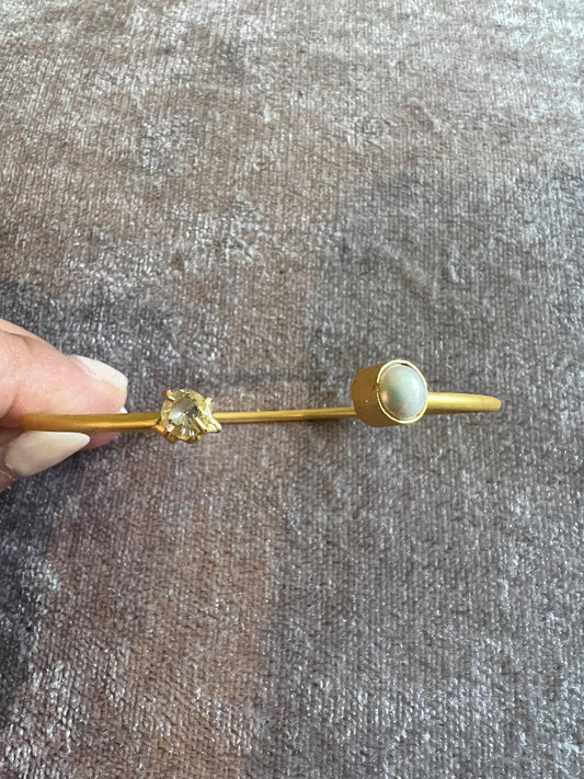 Bracelet, mother of pearl and quartz gemstone on Matt gold base