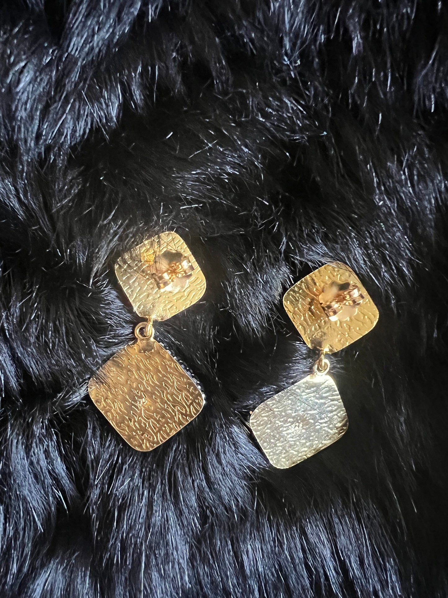 Pearl earrings with onyx, simulated emerald or natural turquoise