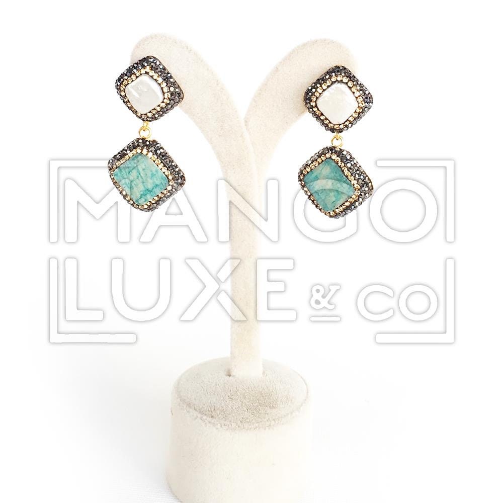 Pearl earrings with onyx, simulated emerald or natural turquoise