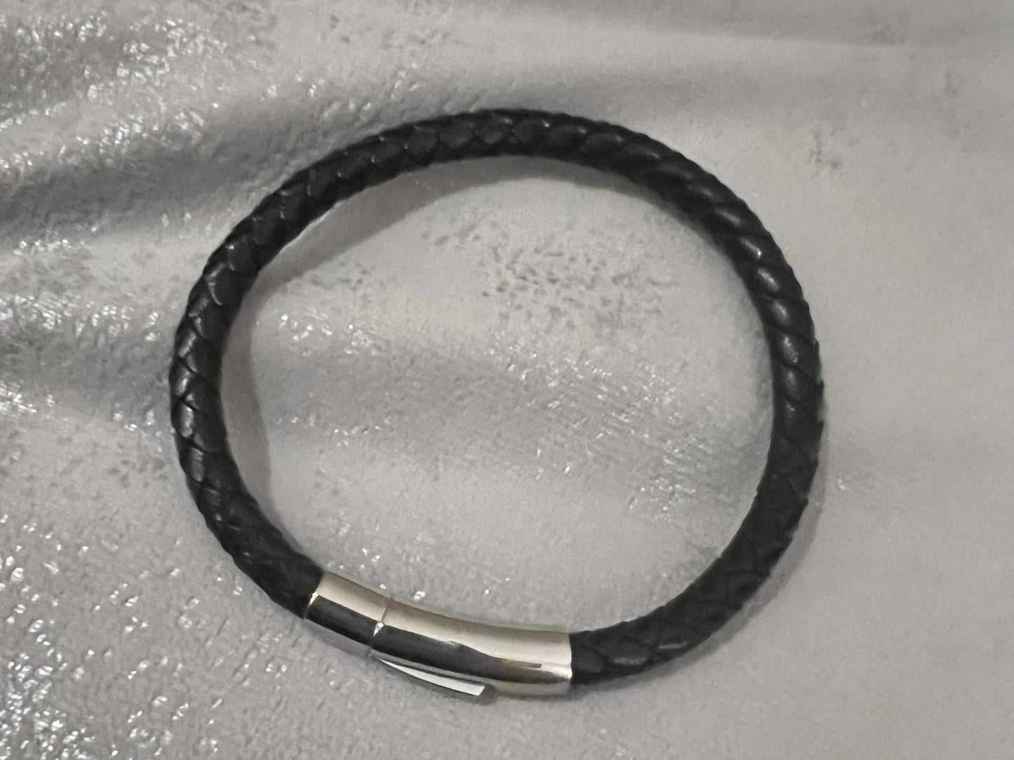 Men’s leather and stainless steel bracelets