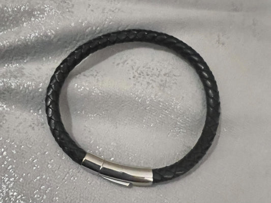Men’s leather and stainless steel bracelets