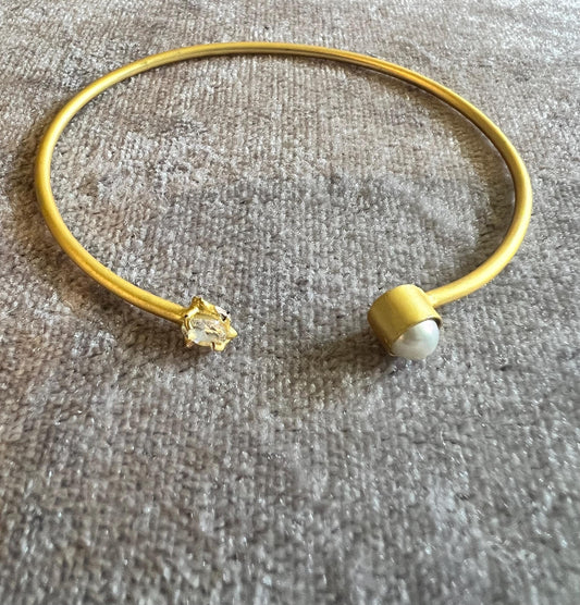 Bracelet, mother of pearl and quartz gemstone on Matt gold base